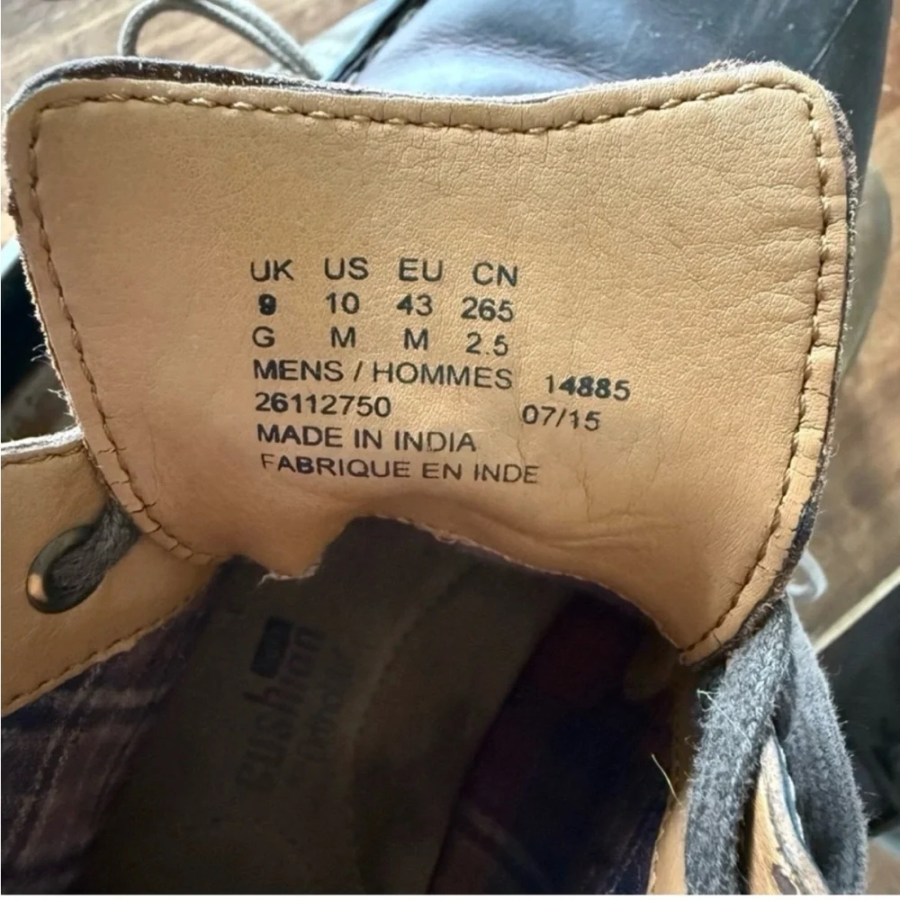 Clarks Collection Brown Leather Chukka Ankle Boots Size 10 Rustic Plaid Lined